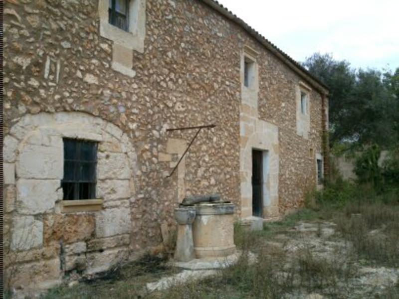 COUNTRY HOUSE OF THE XV CENTURY IN CAMPOS