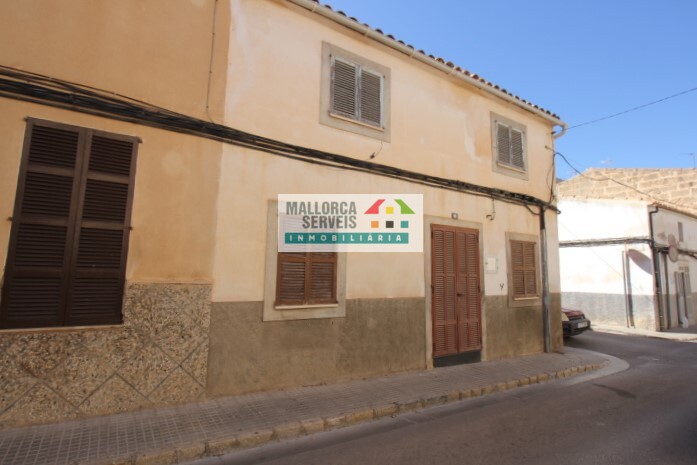 CORNER HOUSE WITH 2 UNITS AND GARAGE IN MANACOR