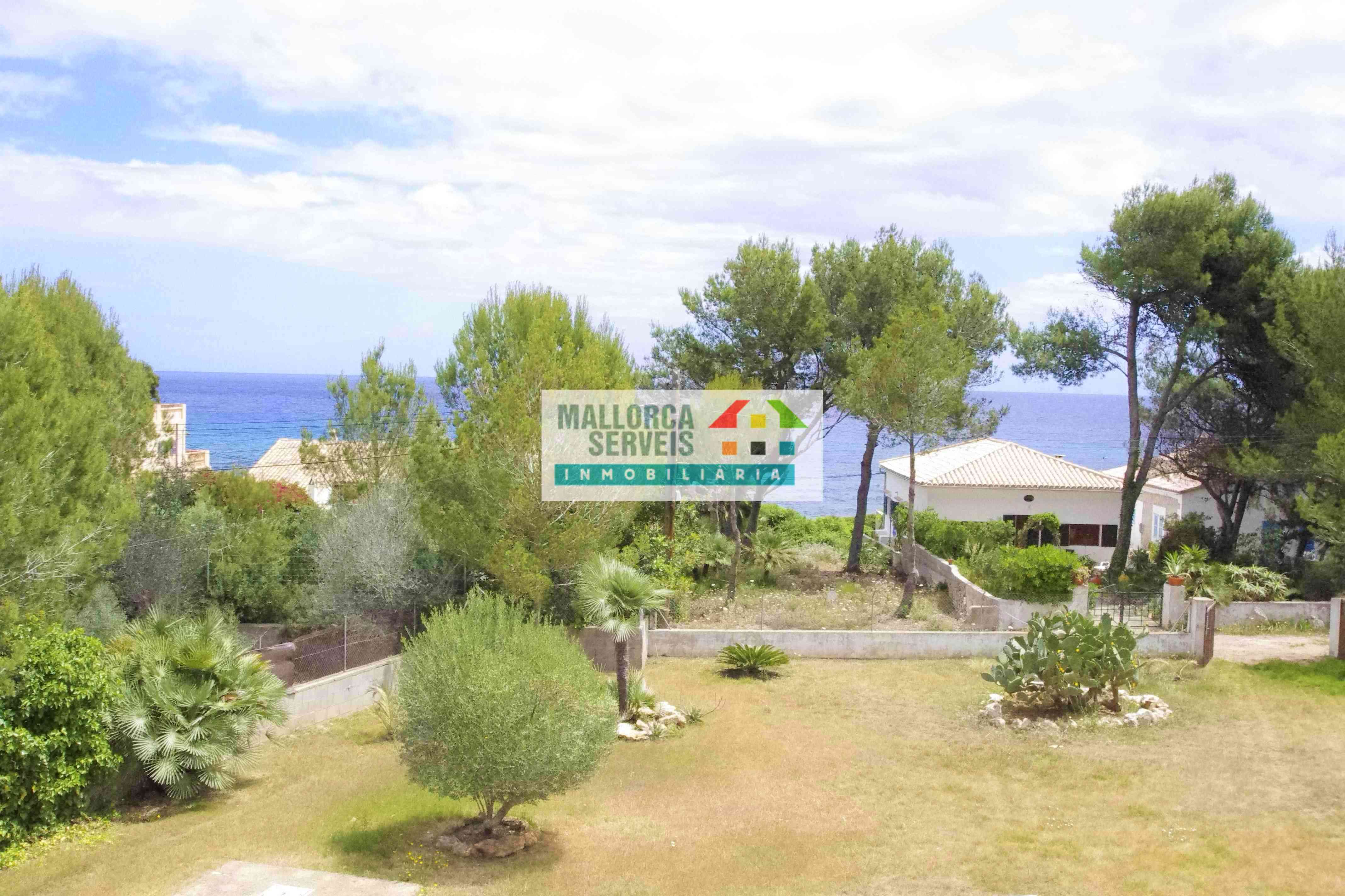 SPECTACULAR VILLA A FEW STEPS FROM THE NATURAL BEACH IN CALA RAJADA.