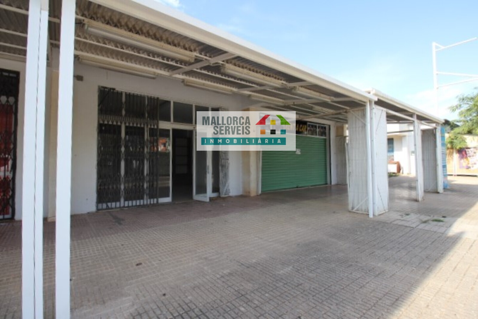 BUSINESS PREMISES WITH TERRACE IN SA COMA