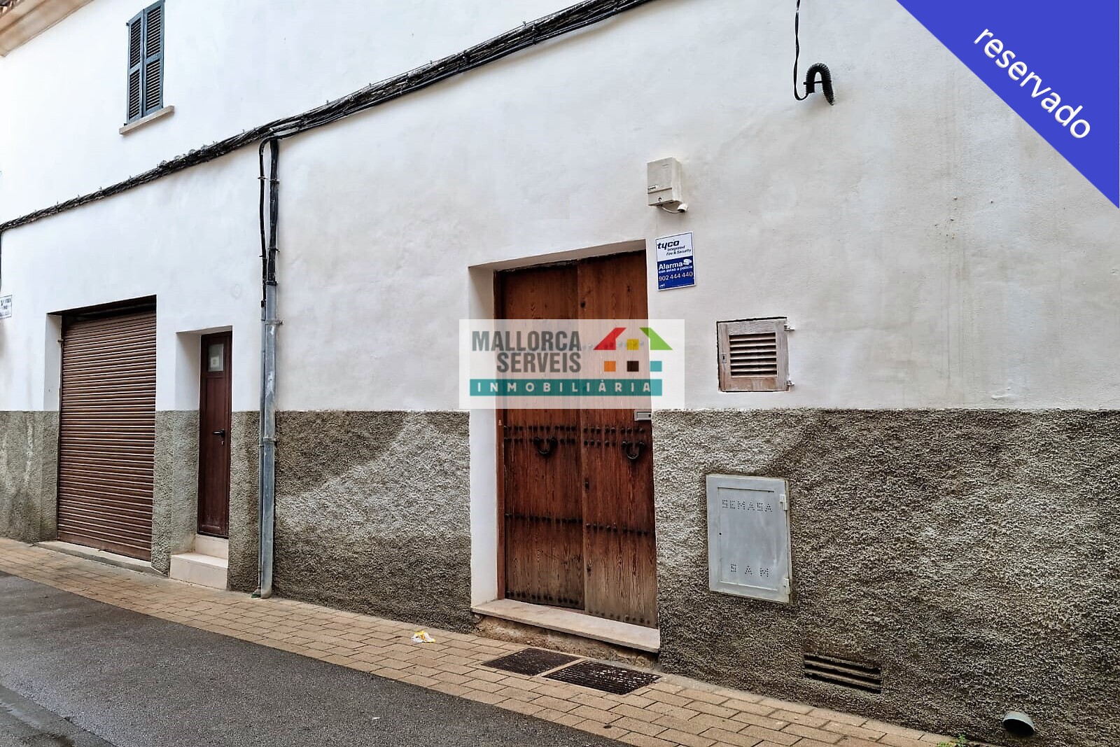 TOWNHOUSE WITH 2 NEW UNITS AND GARAGE NEAR MANACOR CENTRE
