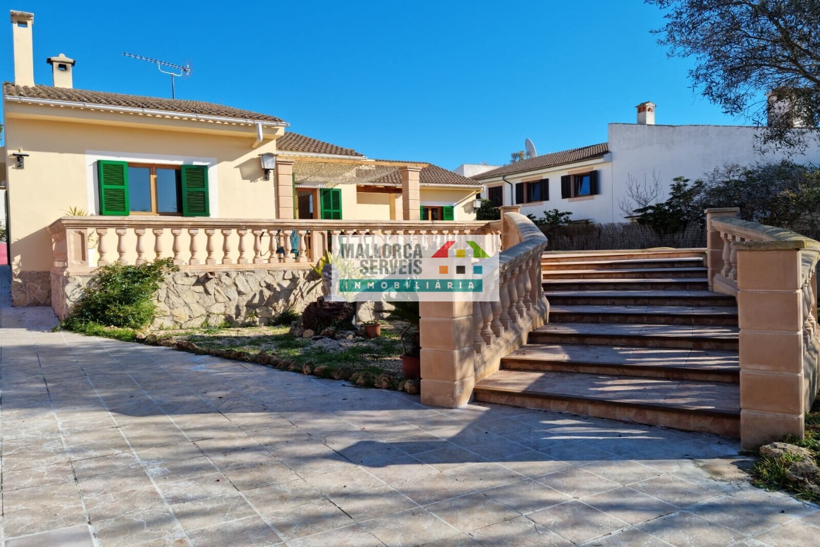 DETACHED VILLA WITH POOL AND GARAGE IN SA COMA