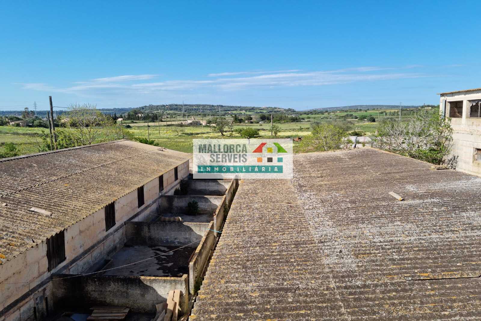 COUNTRYHOUSE TO REFURBISH WITH STABLES NEAR MANACOR