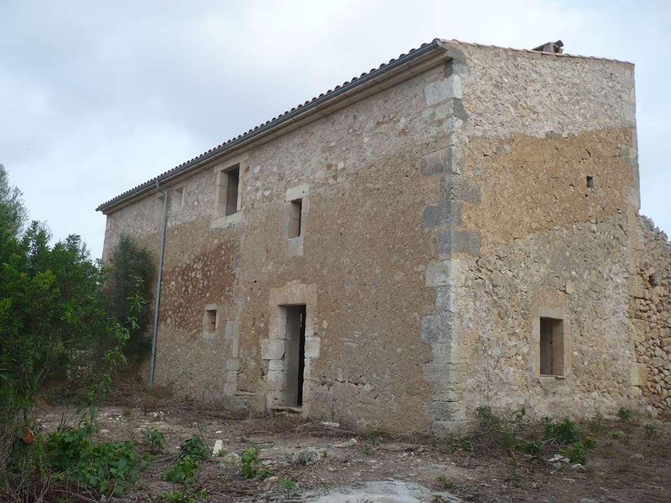 COMPLETELY RENOVATED MALLORCAN STYLE COUNTRY HOUSE NEAR MANACOR