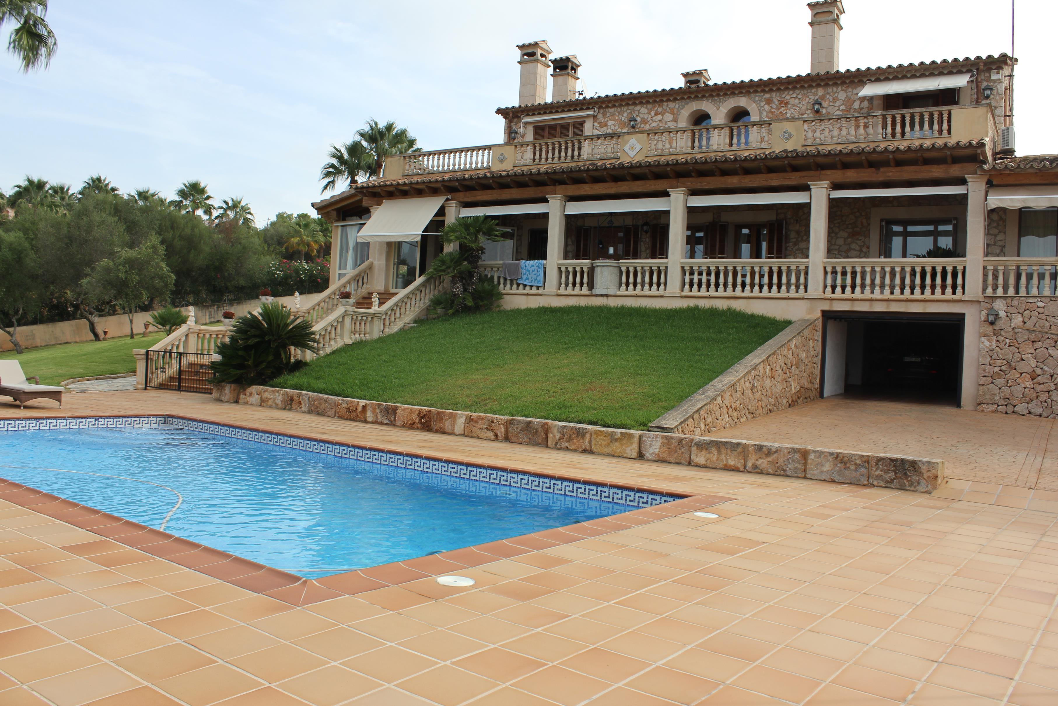 LUXURIOUS DETACHED HOUSE WITH SEAVIEW  CLOSE TO PALMA