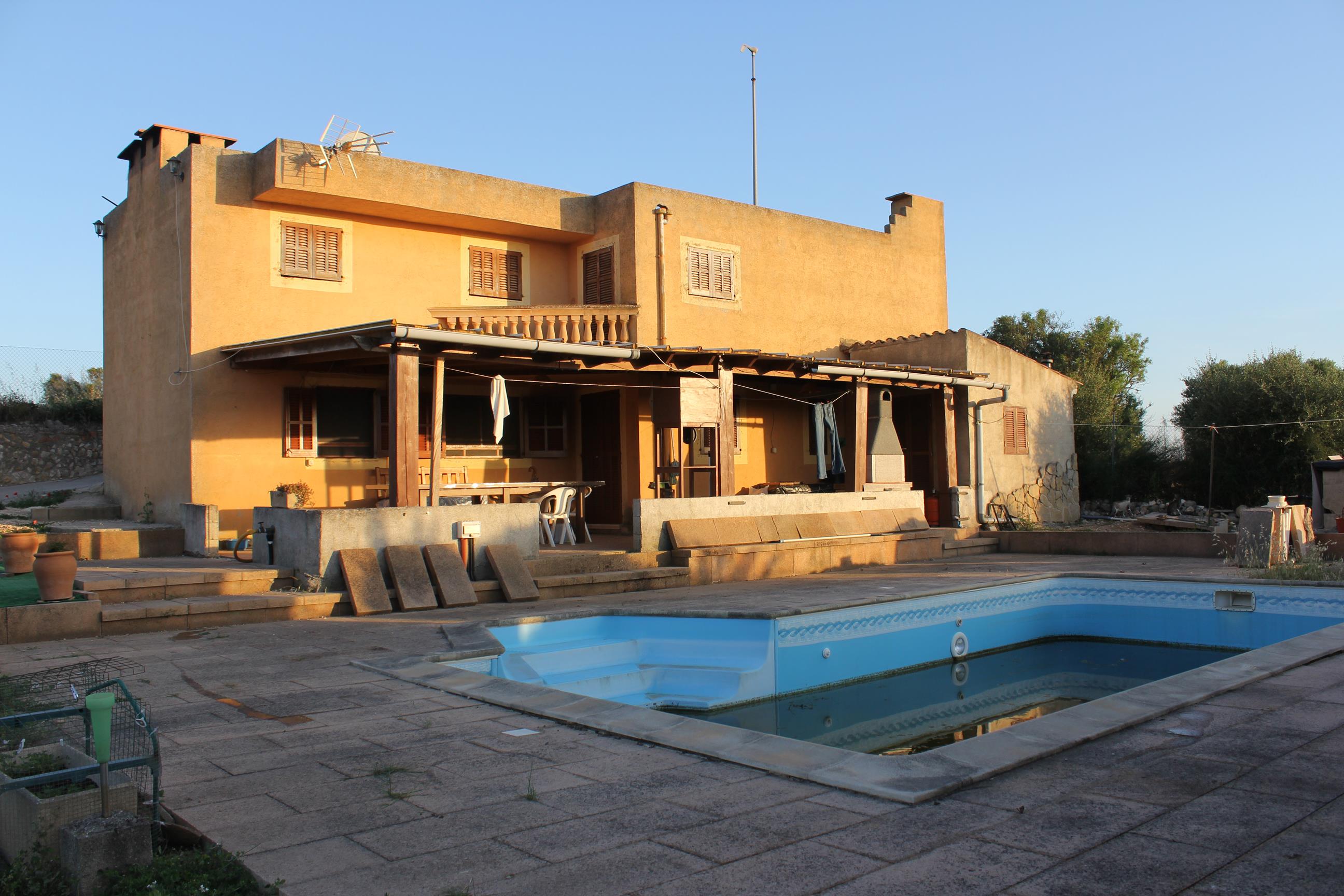 COUNTRY HOUSE WITH POOL NEAR TO MANACOR.