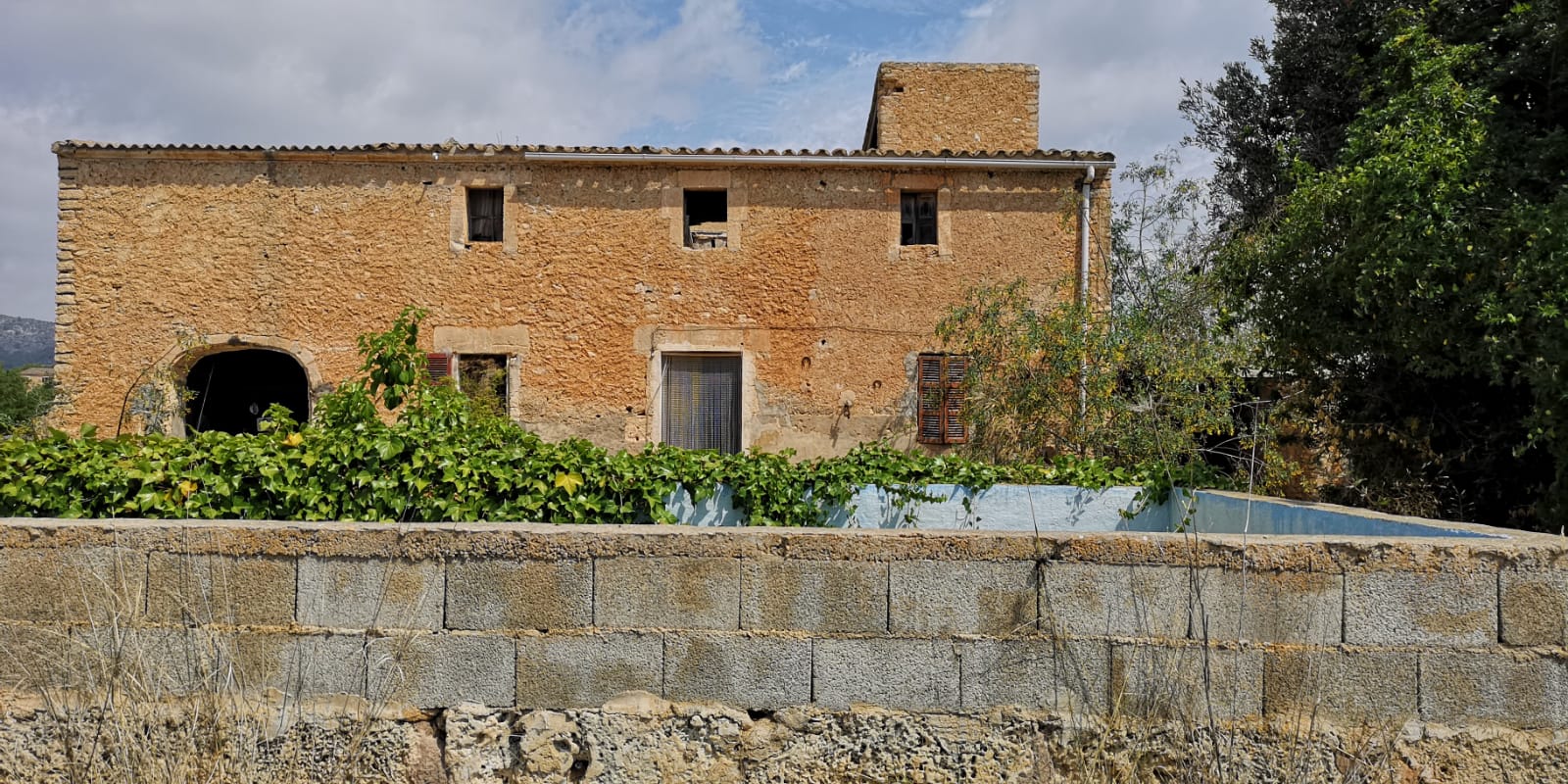 ANTIQUE STONE FINCA TO REBURBISH IN CALAS DE MALLORCA