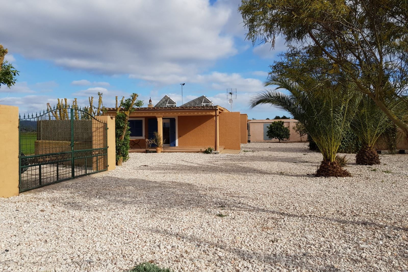 COUNTRYHOUSE IN FELANITX WITH HORSE STABLES